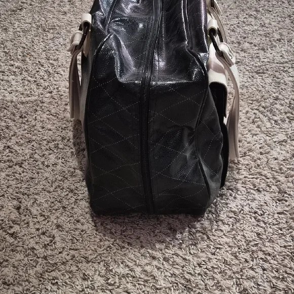 Mary Kay Black and Cream Quilted Travel Bag - Picture 5 of 8